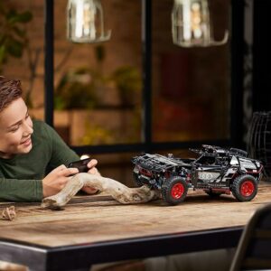 Modellino Audi RS Q E-Tron LEGO Technic con controllo app 