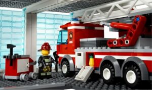 Caserma dei pompieri LEGO City Fire 60004 con dettagli realistici  