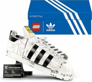 LEGO adidas Originals Superstar: replica dettagliata in mattoncini perfetta per collezionisti  