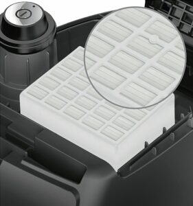 Aspirapolvere Bosch BGL4A500 a carrello con sacco, classe di efficienza energetica A, in funzione su pavimento.