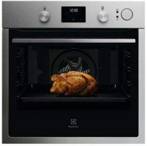 Forno Electrolux SteamCrisp Serie 700 con tecnologia avanzata e funzione pizza  