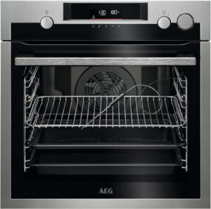 Immagine del forno AEG BPE577161M multifunzione con design in acciaio inox anti-impronte  