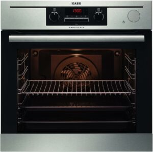 Forno AEG BP5014321M in acciaio inox con capacità di 71 litri e tecnologia di cottura avanzata.