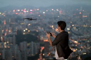 DJI Mavic 2 Pro Drone con Fotocamera Hasselblad L1D-20c in volo con vista panoramica