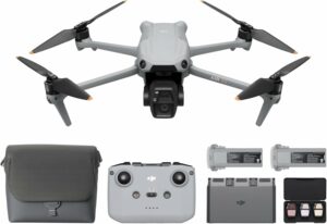 DJI Air 3S Combo Fly More con sensore CMOS 1", teleobiettivo medio, e video HDR 4K/60fps, ideale per riprese aeree professionali