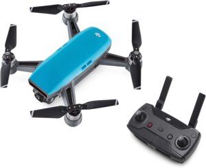 DJI Spark con fotocamera 12 MP e video Full HD, dotato di sensore di rilevamento ostacoli, colore Sky Blue.