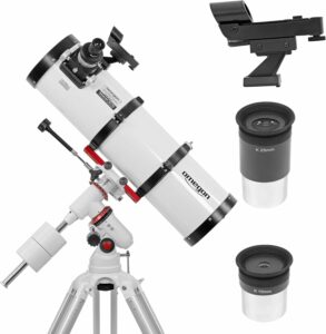 Omegon Telescopio Advanced 150/750 EQ-320 contro un cielo stellato
