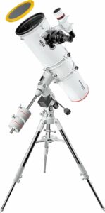 Bresser Messier Telescopio NT-203/1000 EXOS-2 EQ5 sotto il cielo stellato