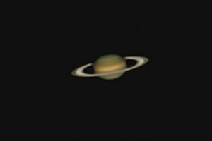 Telescopio Orion SkyQuest XT10g posizionato sotto le stelle
