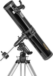 Telescopio Omegon N 126/920 EQ-3 contro il cielo stellato