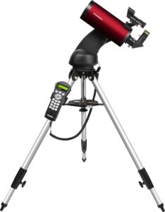Telescopio Starseeker IV di Orion puntato verso il cielo notturno stellato