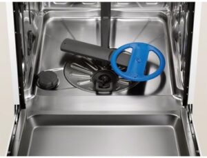 Lavastoviglie Electrolux ESF7552ROX in inox antimpronta, modello a libera installazione, con capacità per 13 coperti e tecnologia RealLife