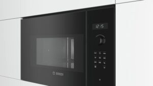 Microonde Bosch BFL554MB0 900W, elegante e funzionale, con display LED e funzione grill