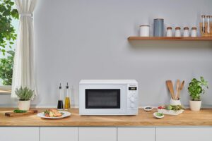Forno a microonde combinato Panasonic NN-J151WMEPG, 20 litri di capacità, 800W di potenza, colore bianco, perfetto per cucinare velocemente con la funzione grill.
