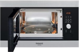 Forno a Microonde con Grill da 20 Litri e 800W, ideale per riscaldare e cucinare rapidamente piatti deliziosi.