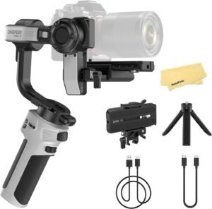 Gimbal Zhiyun Cinepeer Weebill 3E in uso su una fotocamera mirrorless, evidenziando la stabilizzazione a 3 assi.