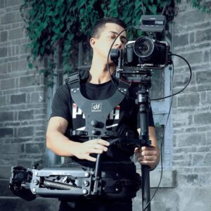 Giubbotto Gimbal DF DIGITALFOTO Thanos Pro X con supporto Steadicam, braccio molla e design ergonomico per stabilizzazione professionale delle riprese.