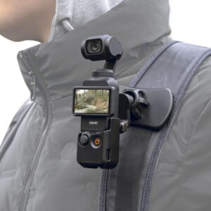 SUREWO Supporto per zaino con rotazione a 360° in uso su uno zaino durante un'escursione  