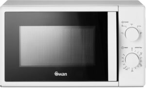 Microonde Swan SM4420WHT bianco con 5 livelli di potenza, 700 W, 20 litri, e timer di 35 minuti.