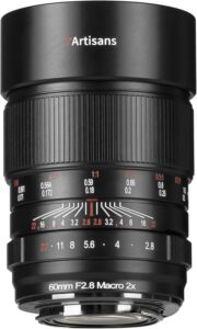 7artisans 60mm F2.8 Macro Lens attaccato a una fotocamera Canon RF