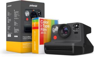 Fotocamera istantanea Polaroid Now Gen 2 Everything Box Instant in primo piano