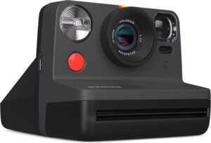 Fotocamera istantanea Polaroid Now Gen 2 Everything Box Instant in primo piano