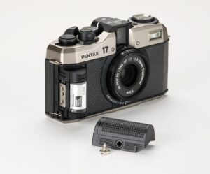 Pentax 17 Fotocamera compatta a pellicola con focale fissa