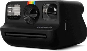 Polaroid Go Generation 2 Black fotocamera istantanea compatta con design elegante e funzionalità creative.