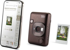 Fujifilm INSTAX mini LiPlay Deep Bronze, fotocamera istantanea ibrida con controllo remoto e funzione Sound per aggiungere suoni alle foto.