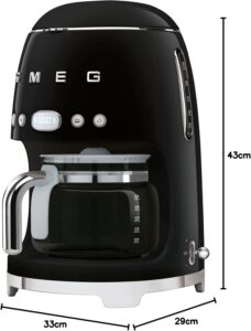 Smeg Macchina da Caffè Filtro DCF02BLEU con funzione Aroma e caraffa in vetro, perfetta per preparare fino a 12 tazze di caffè.