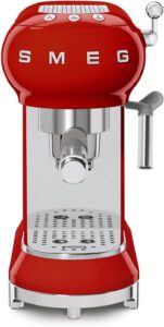 Smeg Macchina da Caffè Espresso Manuale ECF01RDEU in rosso, con cappuccino system e design compatto