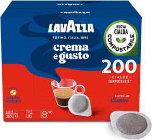 Confezioni di cialde Lavazza Crema e Gusto Classico per macchine espresso, con note di legno e tabacco, tostatura scura e un'intensità 8/10