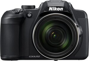 Nikon Coolpix B700 con zoom ottico 60x e risoluzione di 20.9 MP, ideale per foto di alta qualità e video in 4K