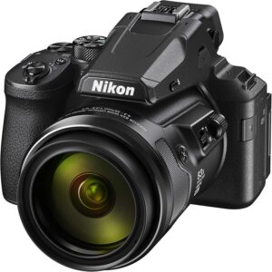 Nikon Coolpix P950 con zoom ottico 83X, sensore CMOS da 16,79 MP, e registrazione video 4K