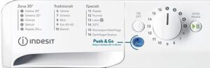 Lavatrice Indesit BWA 81285X W IT con carica frontale e centrifuga a 1200 giri, ideale per famiglie.