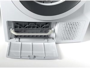 Asciugatrice Indesit YTN M11 83K RX IT in funzione, con un carico di bucato asciugato in modo efficiente grazie alla pompa di calore