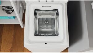 Lavatrice Indesit BTWl60400 6kg, modello compatto con 1000 rpm e classe energetica C, in offerta con codice sconto