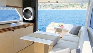 Mini Lave Linge Séchant Winia WGC-02M3GK07B in un ambiente domestico compatto