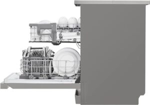 LG QuadWash DF242FPS Lavastoviglie grigia in un ambiente moderno con 4 bracci irroratori e Wi-Fi