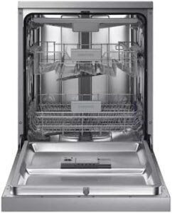 Lavastoviglie Samsung DW60M6050FS in acciaio inox, moderna ed efficiente, perfetta per famiglie numerose.