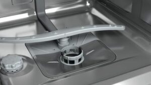 Lavastoviglie Hotpoint Ariston H2I HD526 AS con 14 coperti, design a scomparsa totale e classe energetica E  