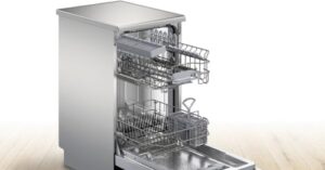 Bosch SPS2HKI42E, lavastoviglie autoportante con motore silenzioso ed efficiente, design Silver Inox.