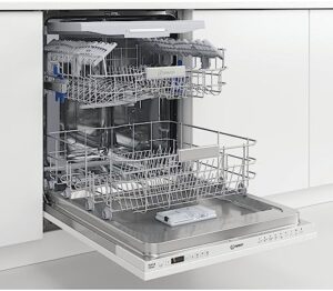Lavastoviglie Indesit DIO3T131AFE, modello da incasso con capacità di 14 posate e classe energetica D