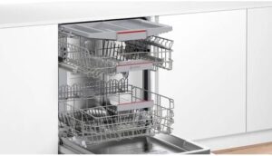 Lavastoviglie LV INTEGRABILE 60 CM BOSCH SBD6YCX02E, modello elegante e silenzioso, perfetta per famiglie numerose.