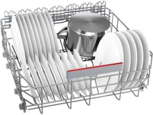 Lavastoviglie LV INTEGRABILE 60 CM BOSCH SBD6YCX02E, modello elegante e silenzioso, perfetta per famiglie numerose.