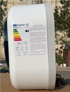 Mini lavatrice XQG25-1018 montata a parete, ideale per spazi ristretti come camper e barche, con una capacità di 2,5 kg