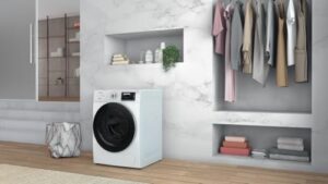 Whirlpool W7X W845WR IT - Lavatrice ad alta efficienza con centrifuga a 1400 giri al minuto, classe energetica B, ideale per famiglie.