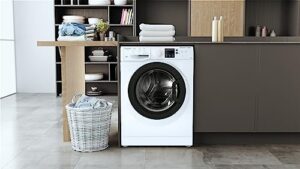 Lavatrice Hotpoint Ariston RSSF R327 IT, modello slim a carica frontale con 7 kg di capacità e 1200 giri/min