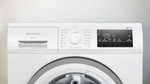 Lavatrice Siemens WM14N127 iQ300 con capacità 8 kg, display LED, e programma per esterni, vista frontale.