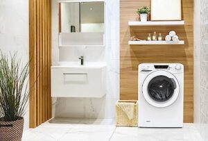 Lavatrice 8 Kg Classe A 1200 giri Vapore - HE 128TXME/1-S in funzione, ideale per famiglie di medie dimensioni.